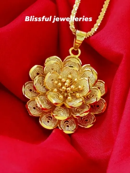 Multi-Layered Synthetic Gold Floral Locket with Chain