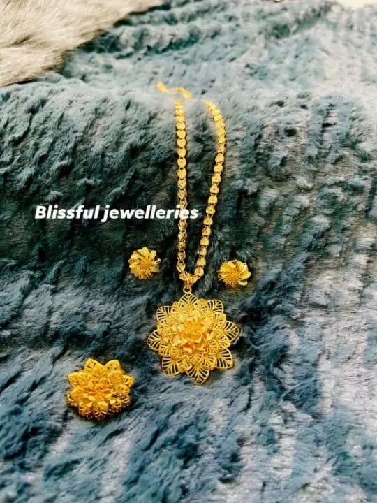 Luxurious Full Set Jewelry - Matching Necklace with Locket Earrings and Ring